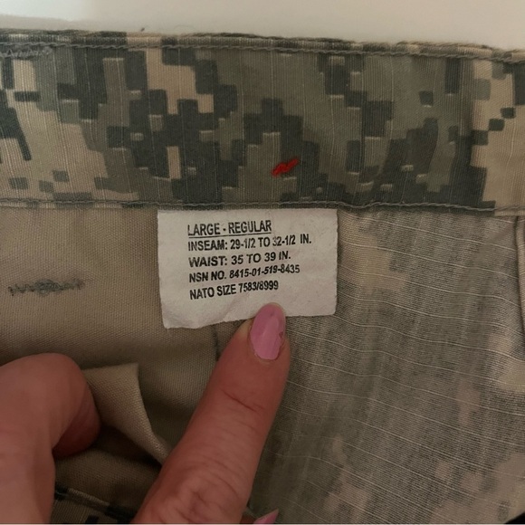 Men's Camouflage Cargo Pants in size Large/regular. - Picture 7 of 7